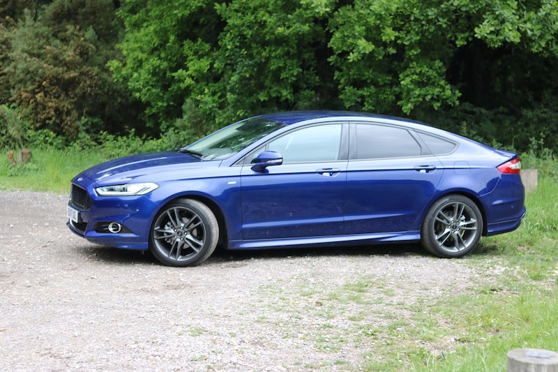 Soi Ford Mondeo “dai ha gia” gan 100 trieu tai Anh-Hinh-4